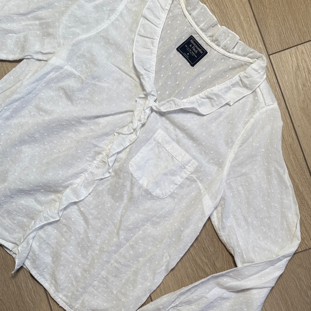 Abercrombie & Fitch White Swiss dot ruffle blouse size M Preppy Business Casual
